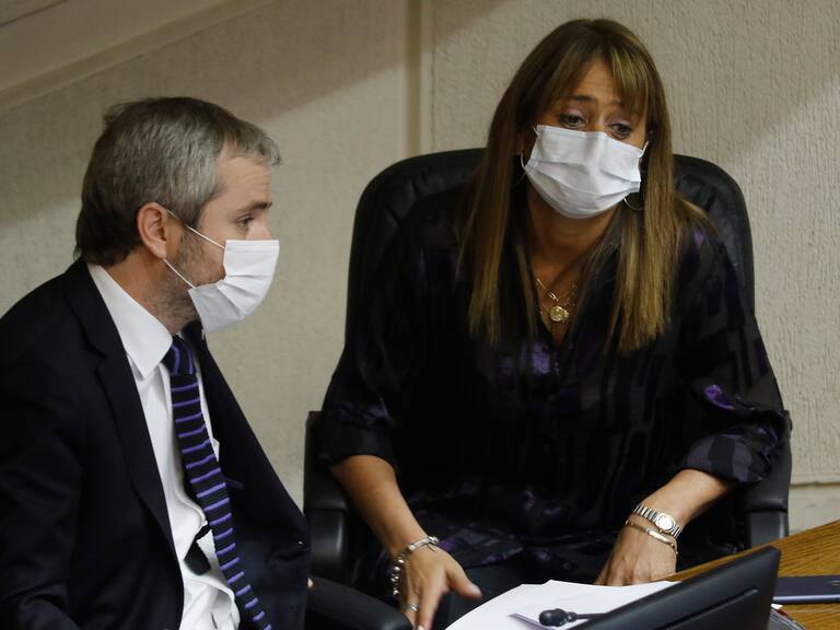 Analista: «Jacqueline van Rysselberghe lo único que quería era fumigar a Blumel y compañía»