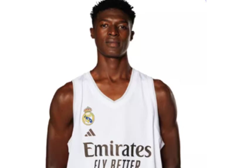 Real Madrid incorpora a joven prodigio maliense de 11 años que rompe récords de estatura en el baloncesto infantil