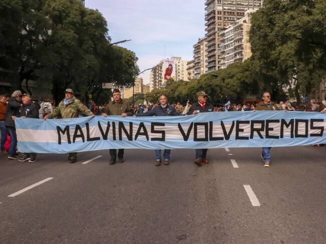 Veteranos de Guerra de las Malvinas marchando en Buenos Aires en 2019