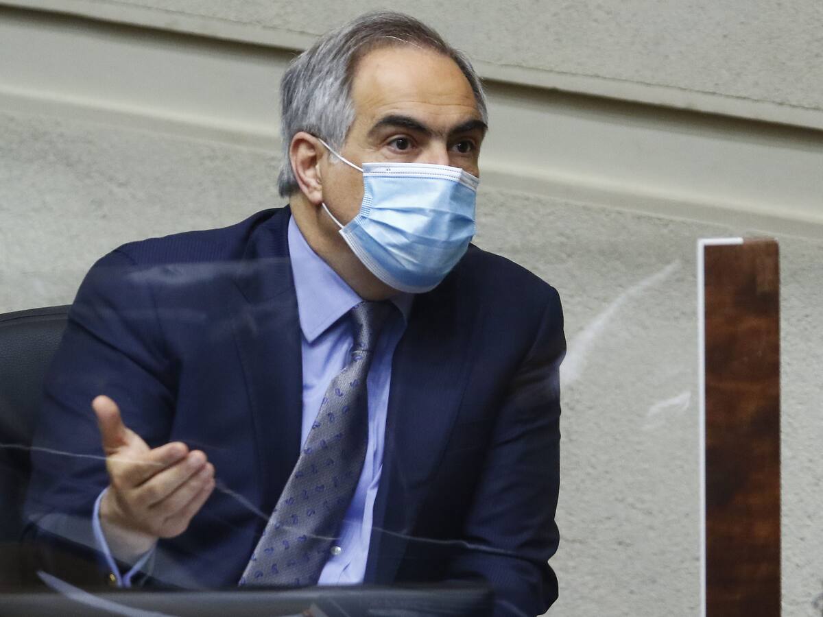 «¿No va en algún auto?»: La peculiar broma que recibió el senador Francisco Chahuán en la comisión de Constitución
