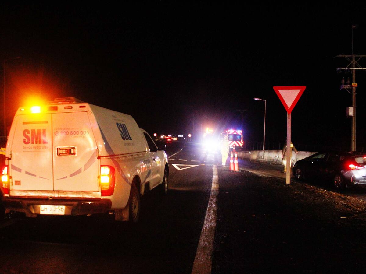 Fatal choque en Paine: conductor en estado de ebriedad impacta poste y causa muerte de su acompañante
