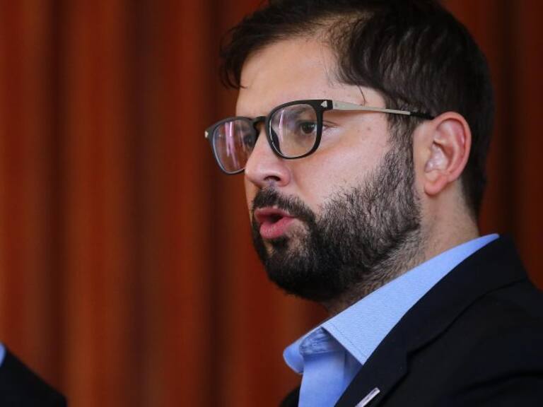 Cadem: aprobación del Presidente Boric cae al 40% y el Rechazo aumenta alejándose del Apruebo