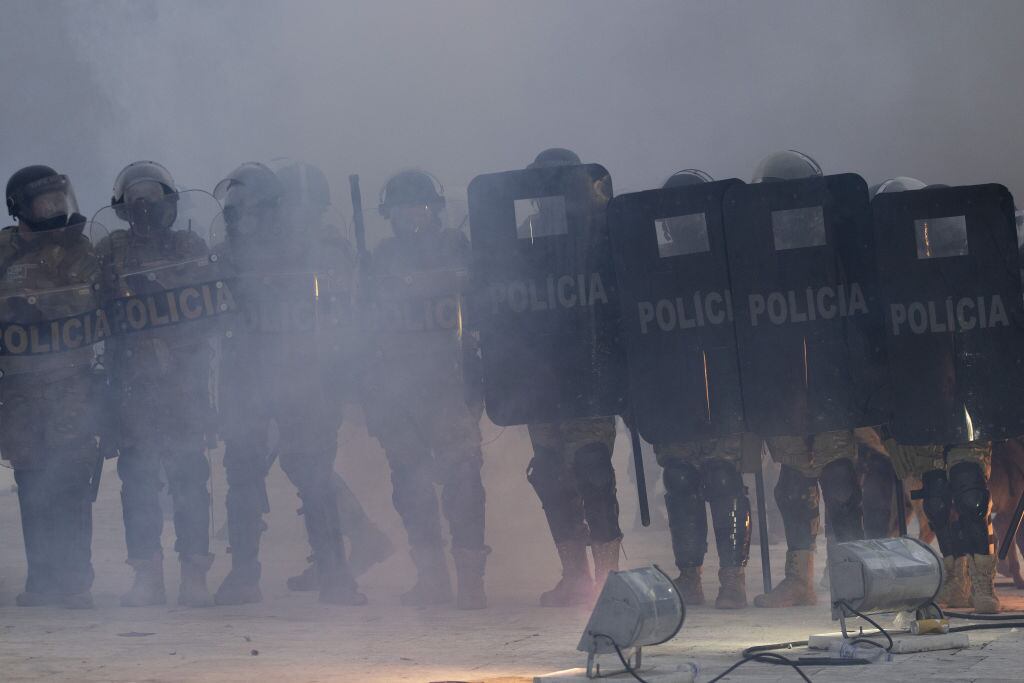 Policías reprimen a los grupos de ultraderecha en el Distrito Federal de Brasil