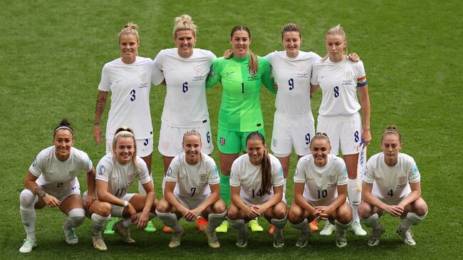 Inglaterra retira los pantalones blancos en la selección femenina tras quejas de las jugadoras