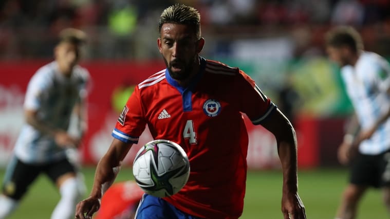 La UC concreta el gran golpe del mercado de fichajes y oficializa el arribo de Mauricio Isla