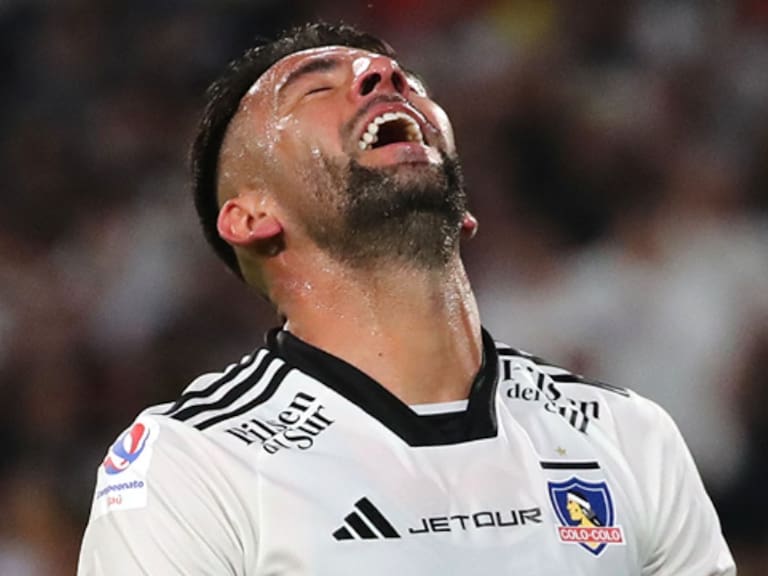 El lamento de Mauricio Isla tras debacle de Colo Colo en Argentina: “Era un año para vivir una fiesta y estamos viviendo todo lo contrario”