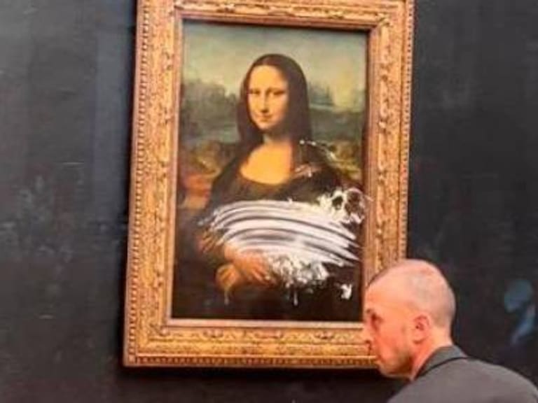 Museo del Louvre demandará a sujeto que lanzó torta a la Mona Lisa de Da Vinci