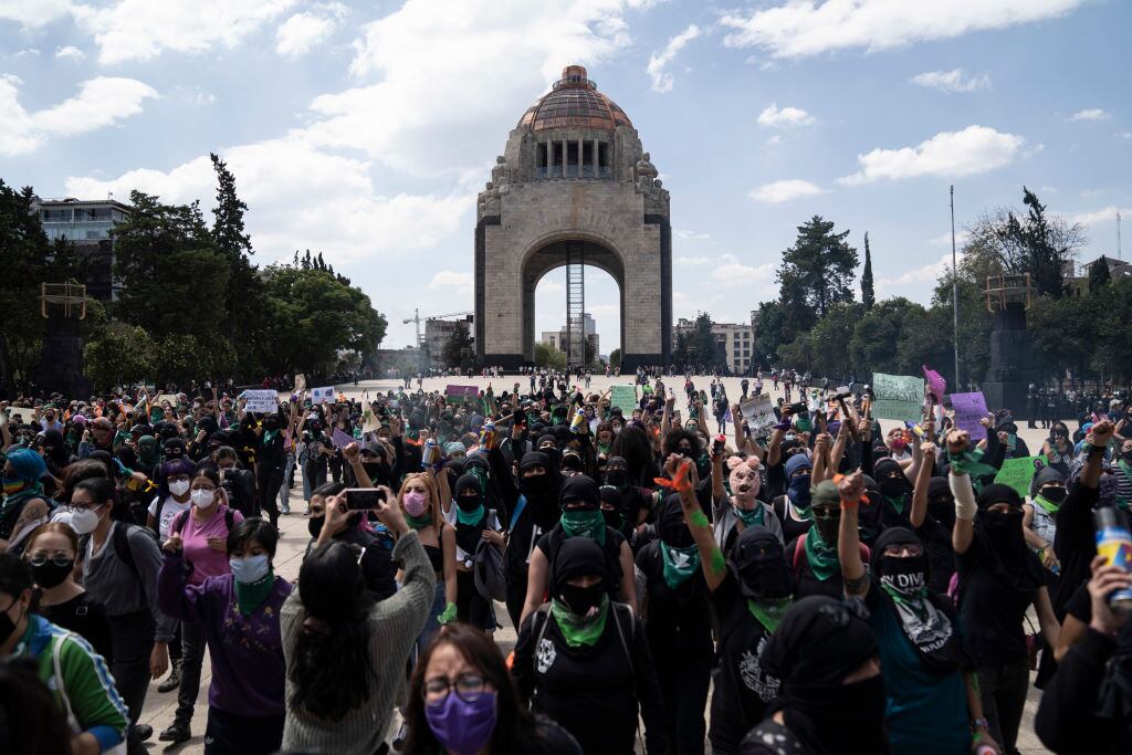 Manifestación feminista por el derecho al aborto en Ciudad de México
