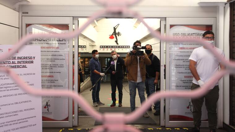 30 DE ABRIL 2020 / SANTIAGO
Apertura del Centro Comercial Apumanque, en las cuales los seis accesos estarán disponibles para el ingreso de las personas, Av, Apoquindo, Las Condes.
FOTO: AILEN DIAZ/AGENCIAUNO