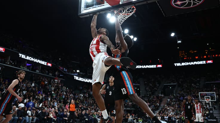 Sebastián Herrera vio desde la banca el amargo estreno del Paris Basketball en la Euroliga