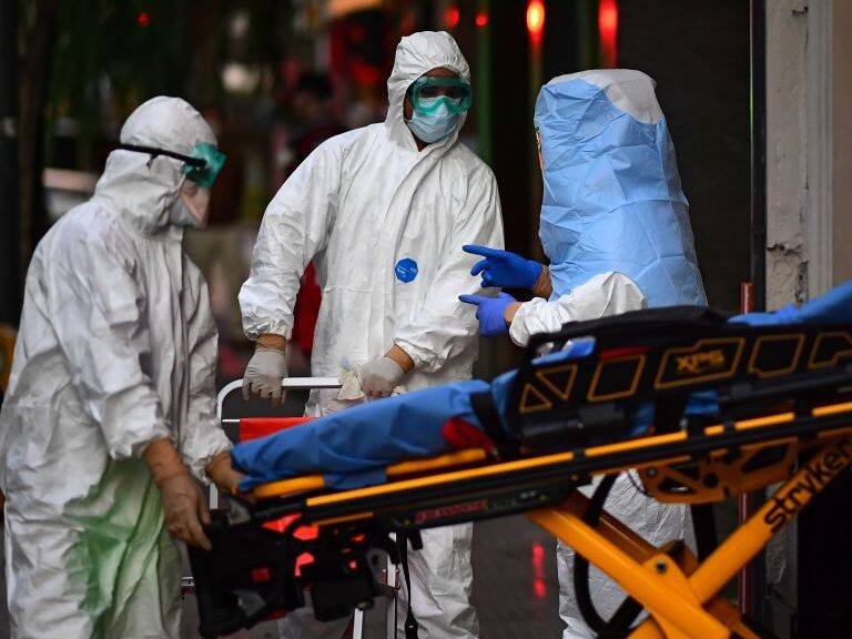 Un contagiado con Covid-19 es trasladado en Buenos Aires