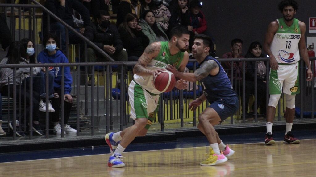 Castro, Valdivia y Universidad de Concepción están a un paso de semifinales en los playoffs de la Liga Nacional de Básquetbol