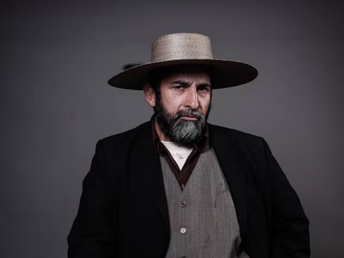 ¿Qué pasó con Roberto Farías? La caída y resurgimiento del actor que triunfó en los Premios Caleuche 2025