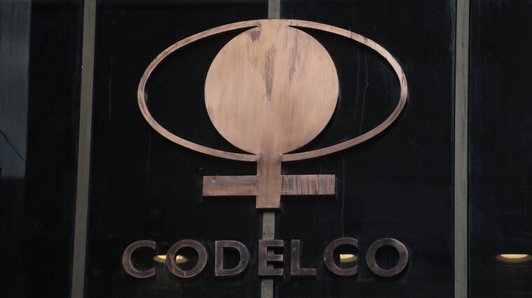 Idea de privatizar Codelco de diputados de la UDI generó rechazos transversales