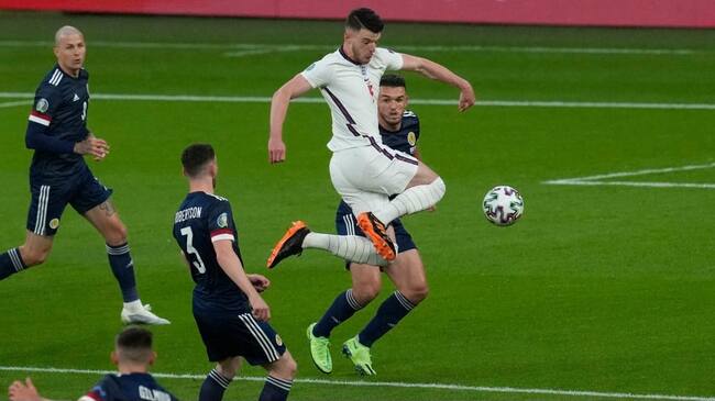 England's midfielder Declan Rice and Scotland's midfielder John McGinn vie for the ball during the UEFA EURO 2020 Group D football match between England and Scotland at Wembley Stadium in London on June 18, 2021. (Photo by Matt Dunham / POOL / AFP) (Photo by MATT DUNHAM/POOL/AFP via Getty Images)