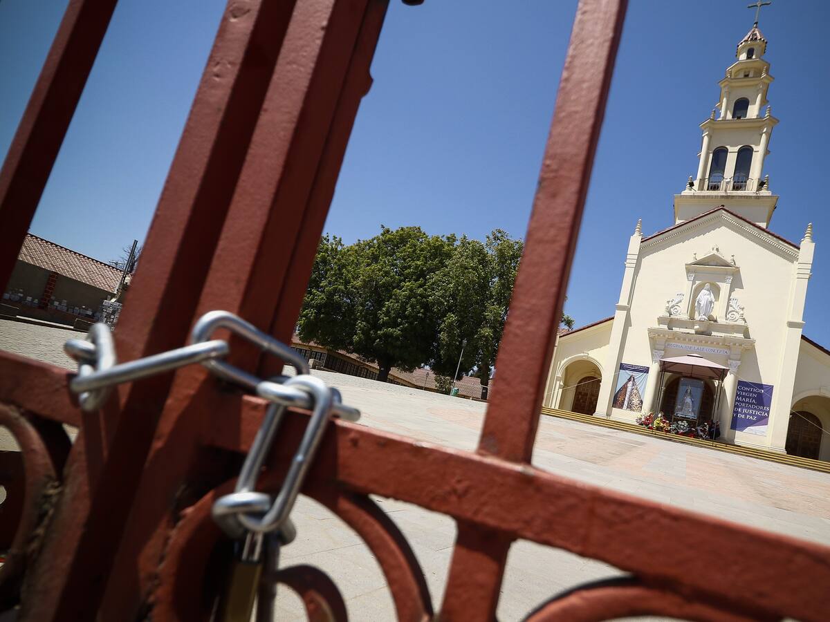 Iglesia Católica al Gobierno: «Resulta incomprensible y falta de racionalidad prohibir la asistencia de fieles a ceremonias religiosas»