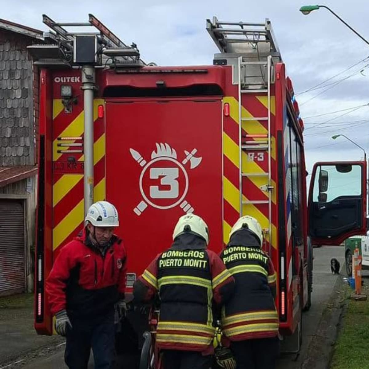 No respondió a llamados y vecinos alertaron a Carabineros: mujer de 97 años es hallada muerta en su casa en Puerto Montt