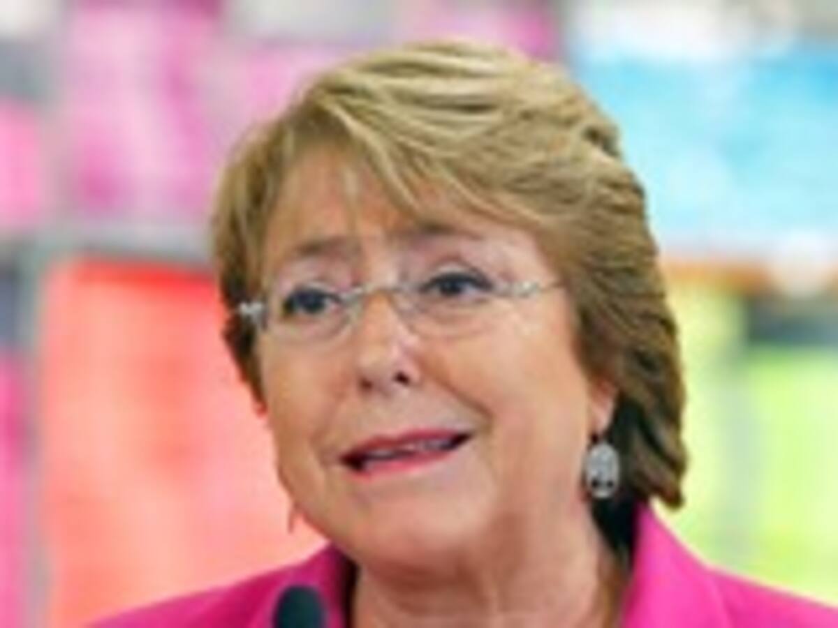 Bachelet: El ajuste fiscal no se hará a costa de las familias