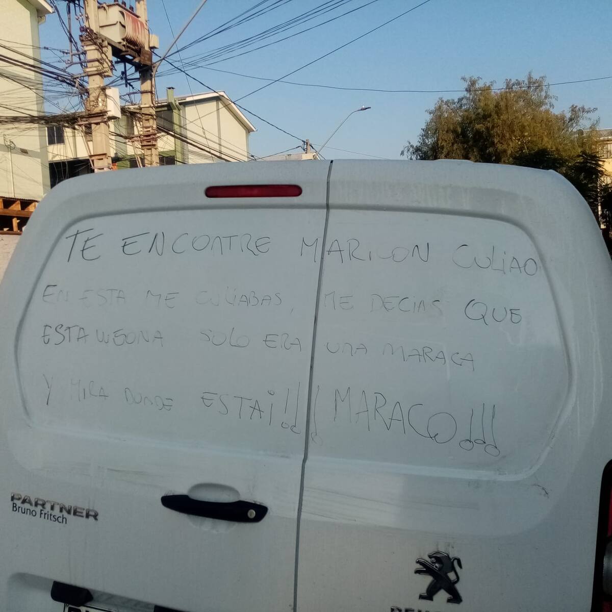 “¿La grabaste como conmigo?...”: Investigan a presunta expareja de hombre tras incendio y rayado de su camioneta en Maipú