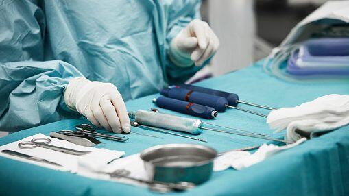 Cirujano plástico explicó riesgos de operarse en una clínica clandestina
