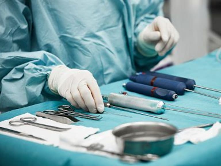 Cirujano plástico explicó riesgos de operarse en una clínica clandestina