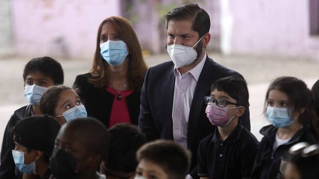 12 de Abril de 2022/SANTIAGOEl Presidente de La Republica,Gabriel Boric Font, visita la Escuela Bsica Federico Acevedo Salazar, en el marco del fortalecimiento al "Programa 4 a 7Ó, que est contemplado dentro del Plan de Recuperacin Inclusiva Chile Apoya.
FOTO:CRISTOBAL ESCOBAR/AGENCIAUNO