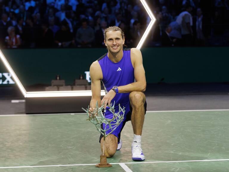 Alexander Zverev rompe la débil resistencia de Humbert para coronarse campeón de París-Bercy