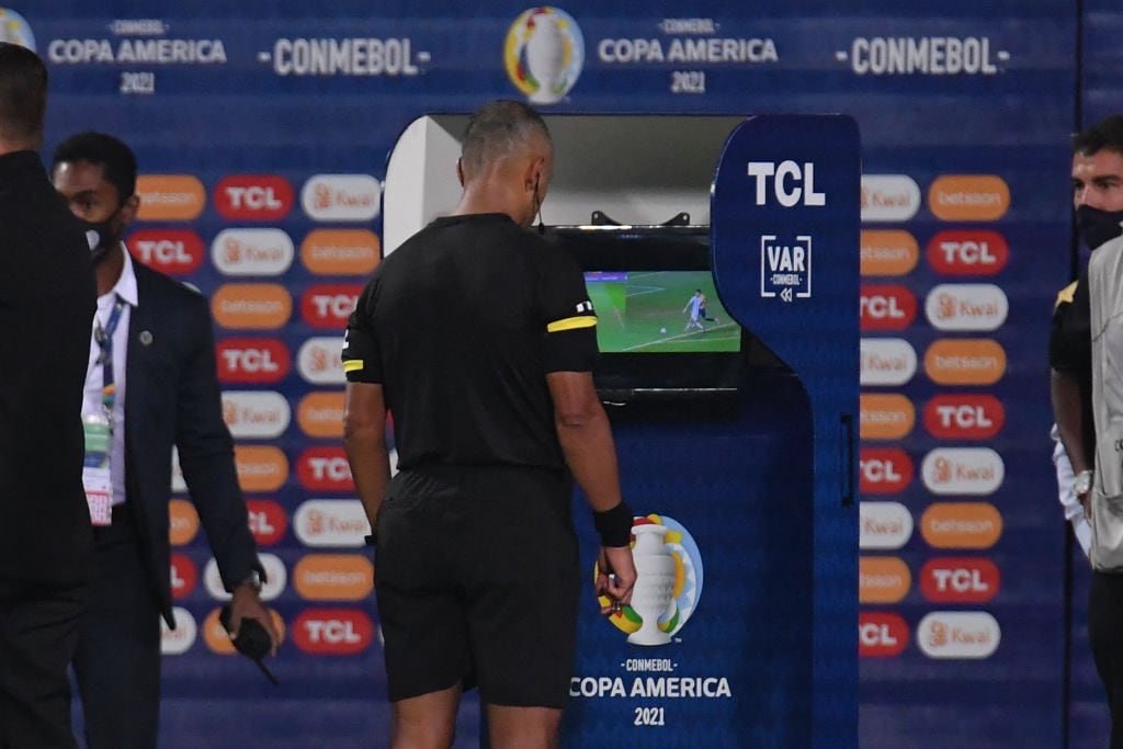 Miguel Scime, asesor de FIFA, analizó el mal uso del VAR en Sudamérica