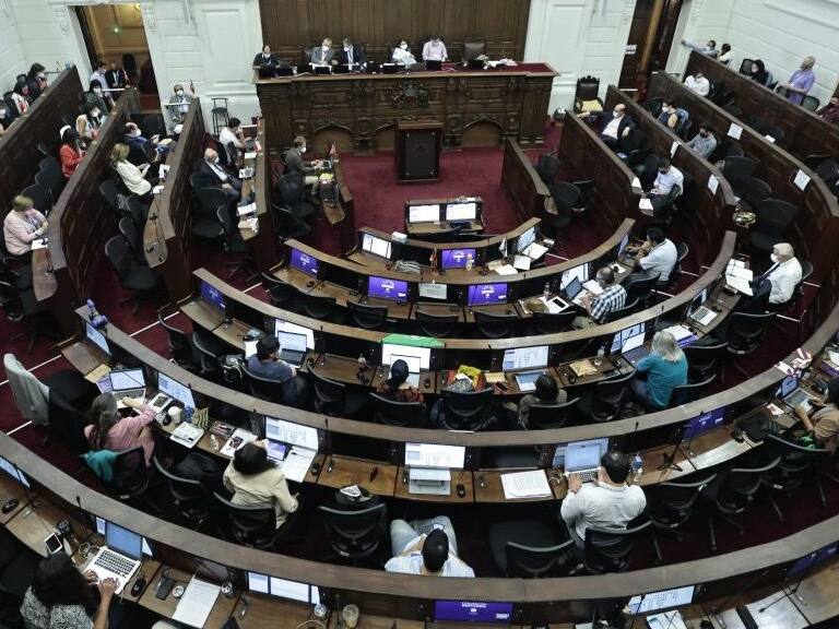 15 de Febrero 2022/SANTIAGODeliberaciones de las iniciativas de norma constitucional durante la sesion de pleno N° 55 de la Convención Constitucional.
FOTO: KARIN POZO /AGENCIAUNO