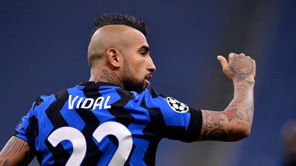 MILAN, ITALY - NOVEMBER 25: Arturo Vidal of Internazionale  during the UEFA Champions League  match between Internazionale v Real Madrid at the San Siro on November 25, 2020 in Milan Italy (Photo by Mattia Ozbot/Soccrates/Getty Images)