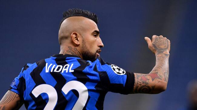 MILAN, ITALY - NOVEMBER 25: Arturo Vidal of Internazionale during the UEFA Champions League match between Internazionale v Real Madrid at the San Siro on November 25, 2020 in Milan Italy (Photo by Mattia Ozbot/Soccrates/Getty Images)