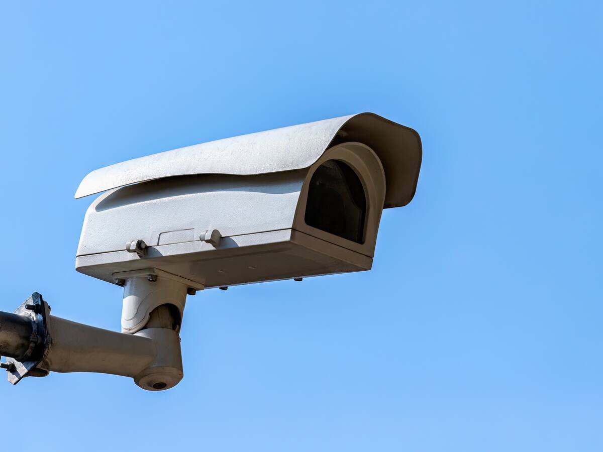 Contraloría detecta graves fallas en sistemas de televigilancia de 12 municipios en dos regiones del país