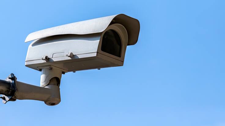 Contraloría detecta graves fallas en sistemas de televigilancia de 12 municipios en dos regiones del país