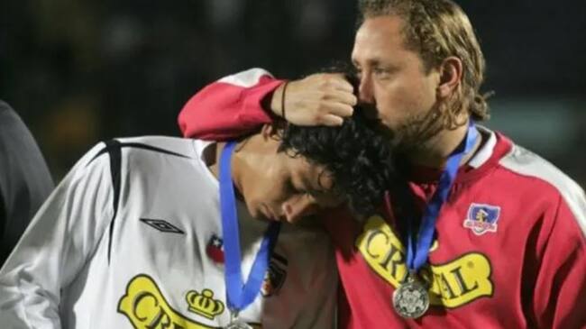Luis Mena afronta el retiro de Matías Fernández: "Está dentro de los grandes de la historia del fútbol chileno"