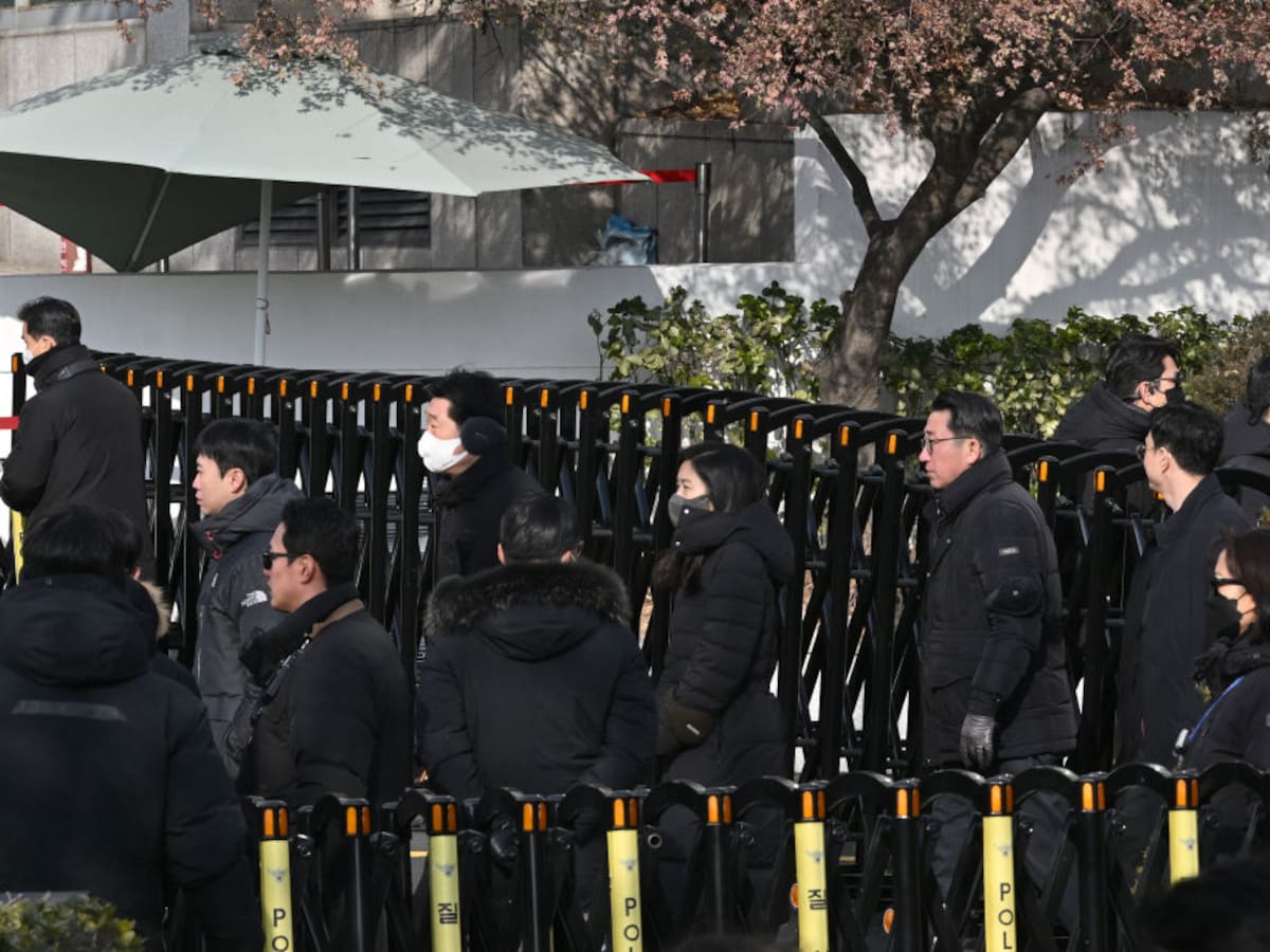 Corea del Sur sigue en crisis: investigadores intentan detener al presidente destituido
