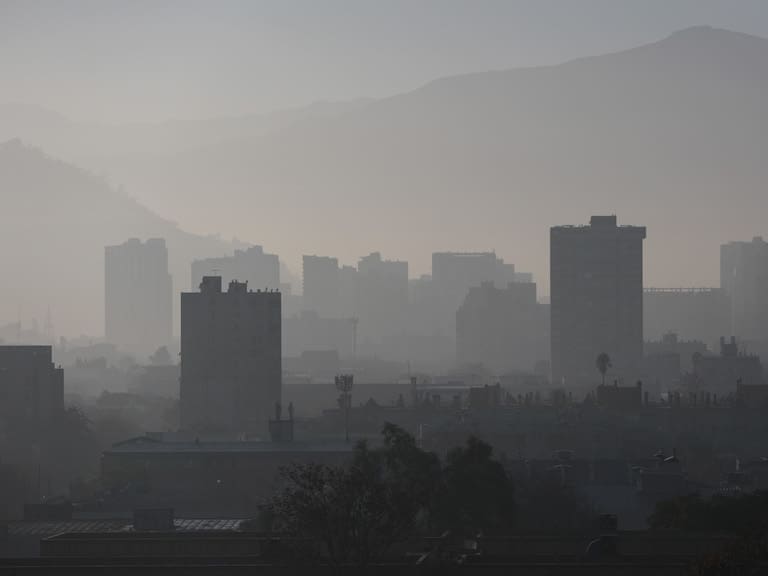 Preemergencia ambiental en Santiago este jueves: revisa qué autos no podrán circular el 17 de julio