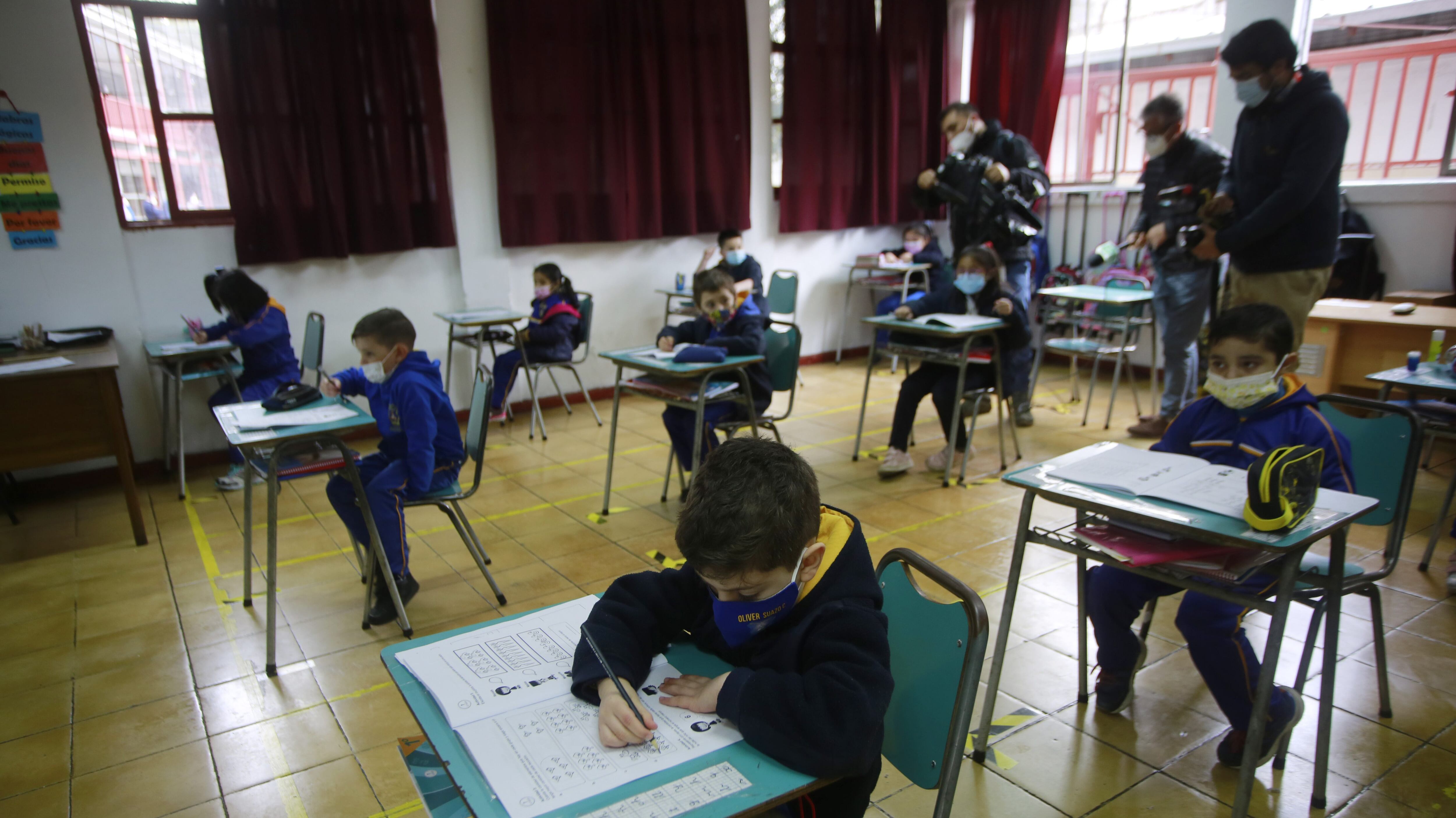 Educación chilena en pandemia: "Uno de los efectos a nivel global es el abandono escolar"