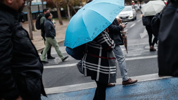 Lluvia en Santiago: a esta hora comenzarían las precipitaciones en la capital el miércoles