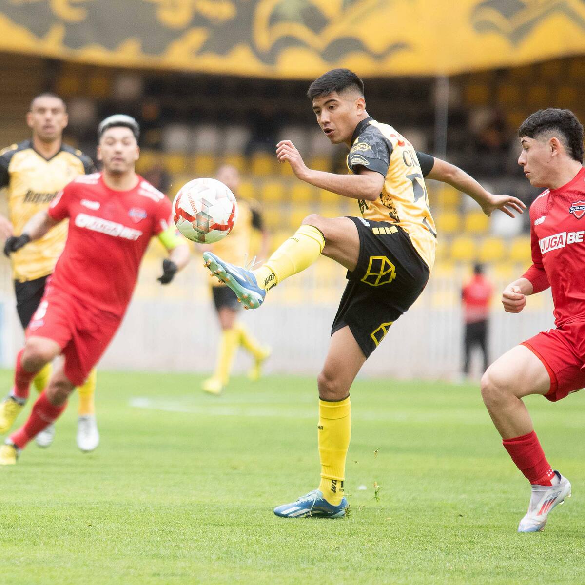 Programación fútbol chileno: ¿Qué partidos se juegan hoy, 12 de septiembre, y quién transmite?
