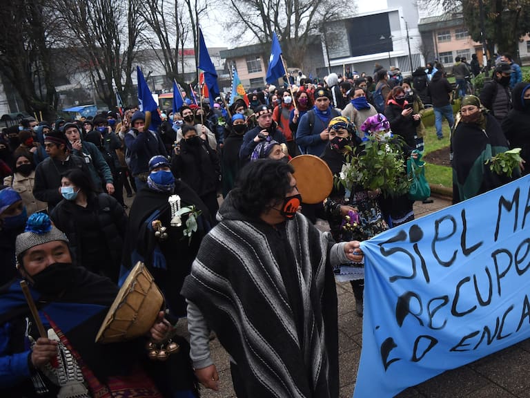 Marcha de comuneros mapuche terminó con 11 detenidos en Temuco