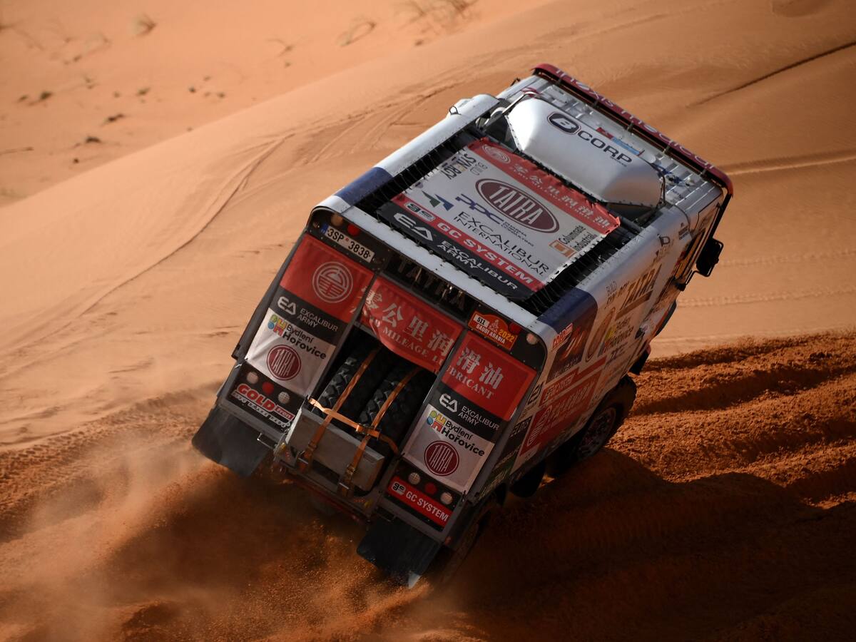 Ignacio Casale sufrió daños en su camión y complicó su participación en el Dakar 2022
