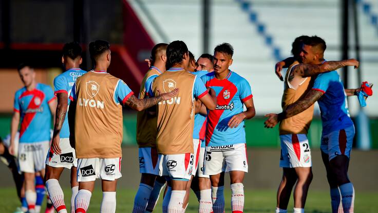 Sorpresa en el fútbol argentino: reconocido club contrató a DT de 27 años para la temporada 2024