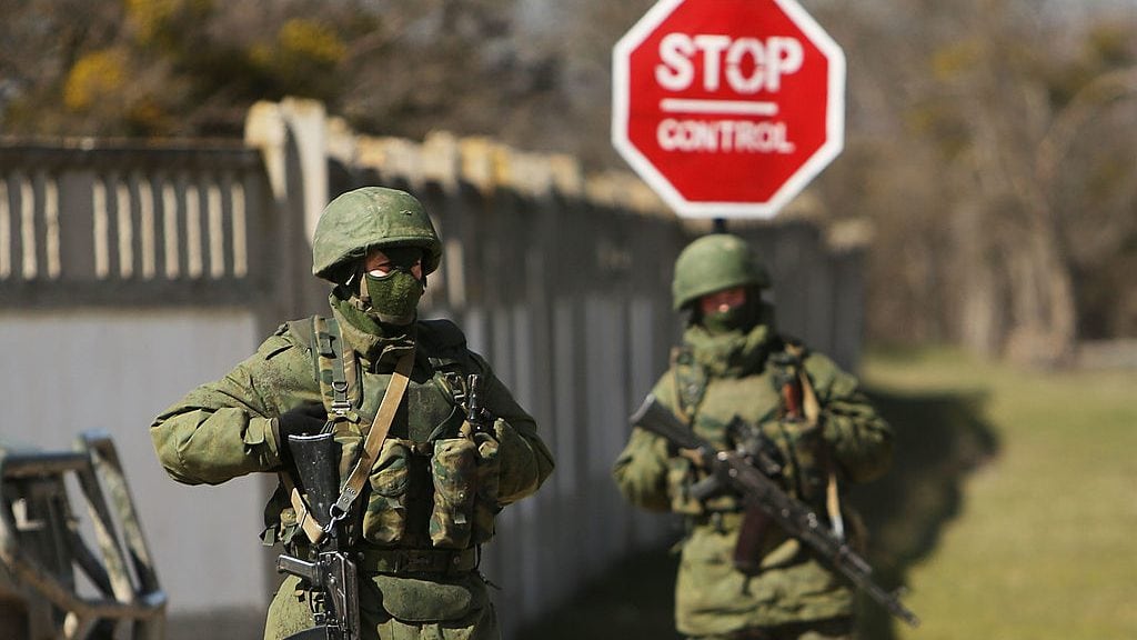 PEREVEVALNE, UKRAINE - MARCH 17: Armed soldiers without identifying insignia keep guard outside of a Ukrainian military base in the town of Perevevalne near the Crimean city of Simferopol on March 17, 2014 in Perevevalne, Ukraine. Voters on the autonomous Ukrainian peninsular of Crimea voted overwhelmingly yesterday to secede from their country and join Russia. (Photo by Spencer Platt/Getty Images)