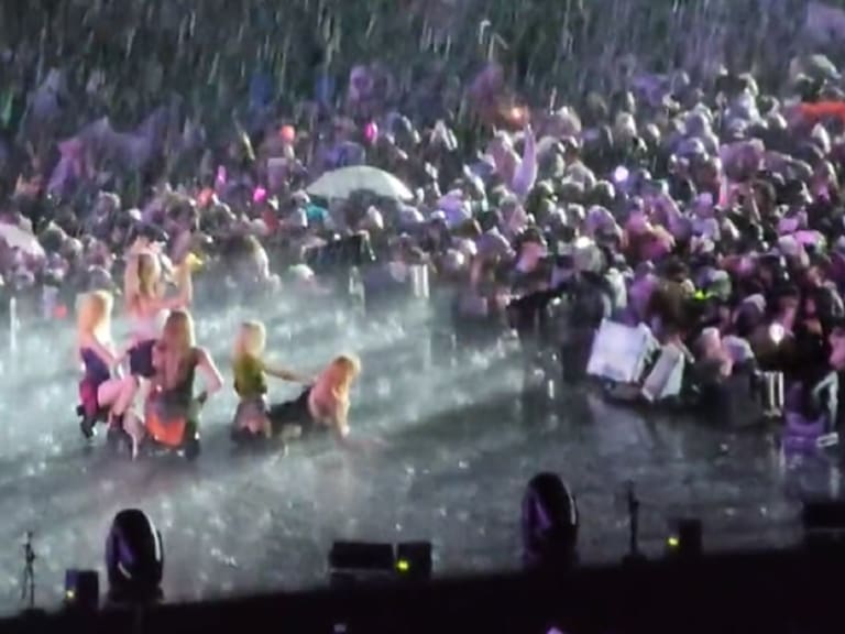 Granizos y caídas suspendieron el Music Bank: Festival fue un dramático chapoteo en el Monumental