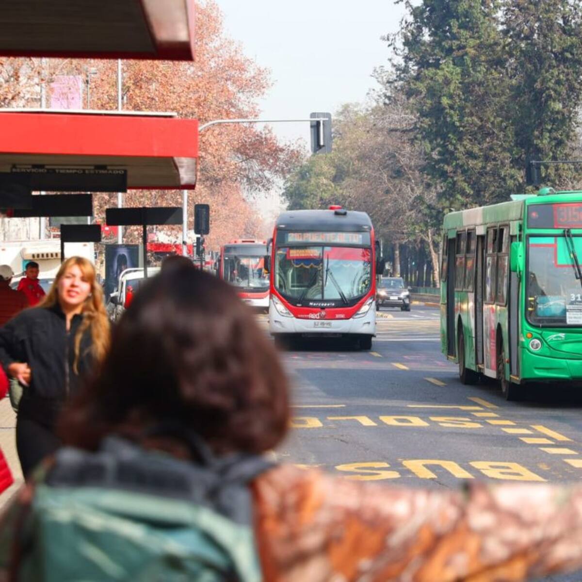 Red Movilidad activa buses de apoyo ante cierre de estaciones en el Metro de Santiago