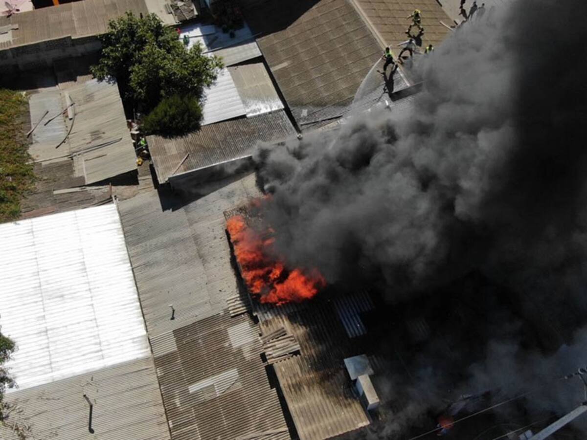 «Esto no fue un accidente, fue una negligencia gigante»: incendio en un restaurante de El Tabo afectó a seis locales
