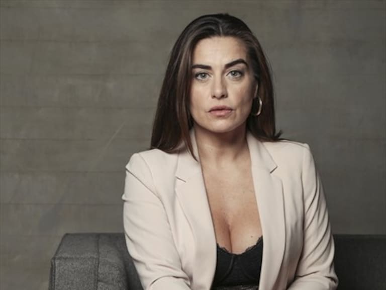 Ingrid Cruz mostró su impactante transformación para escena de «Juegos de Poder»