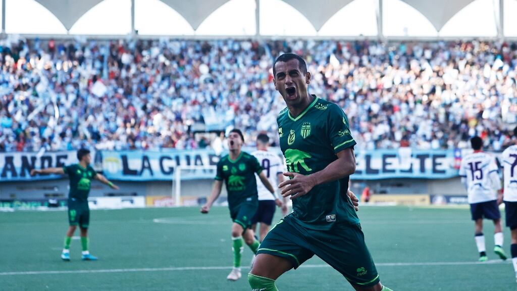 César Cortés disfruta el ascenso con Magallanes: "La final de Copa Chile debiese ser mi último partido"