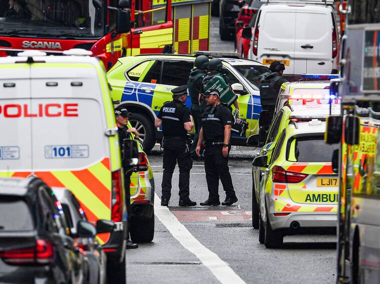 Policías custodian una calle en el centro de Glasgow