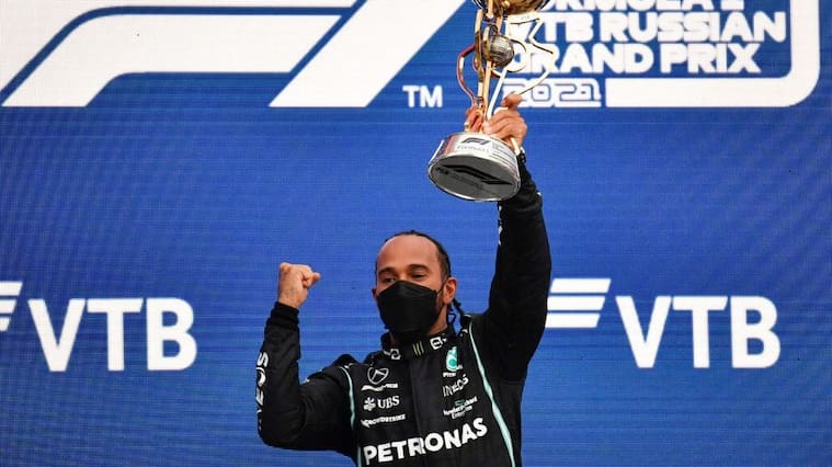 Lewis Hamilton se impuso en una loca carrera en Rusia y completó 100 carreras ganadas en la Fórmula 1